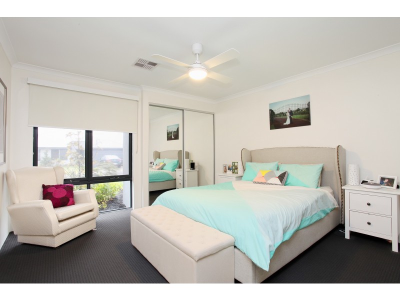 14 Clivia Heights, Sinagra WA 6065