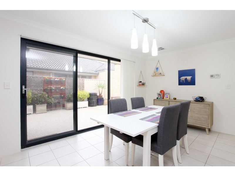 14 Clivia Heights, Sinagra WA 6065