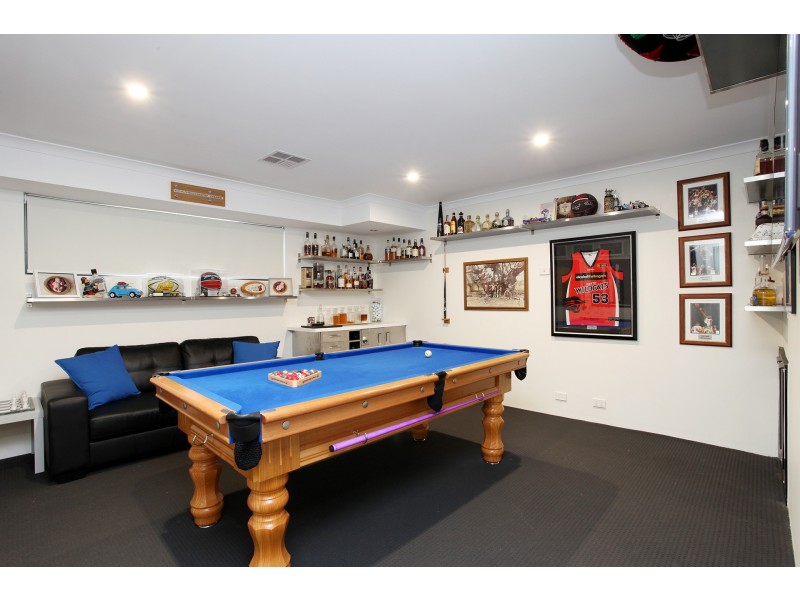 14 Clivia Heights, Sinagra WA 6065