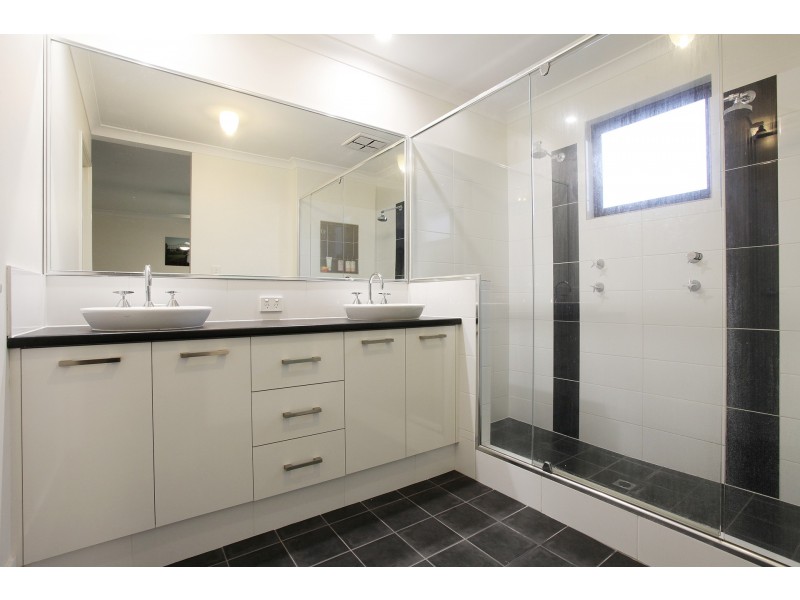 14 Clivia Heights, Sinagra WA 6065