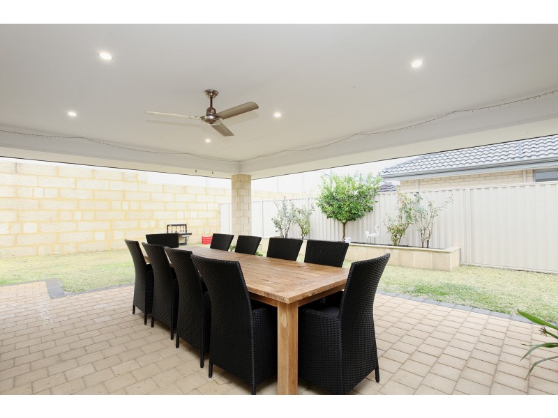 14 Clivia Heights, Sinagra WA 6065