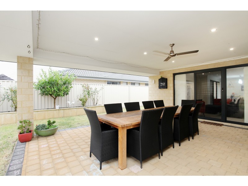 14 Clivia Heights, Sinagra WA 6065