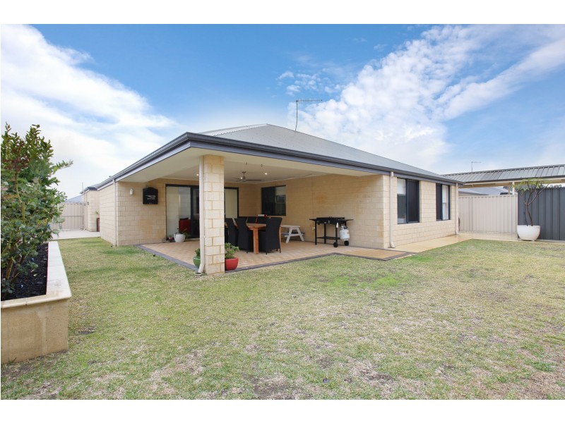14 Clivia Heights, Sinagra WA 6065