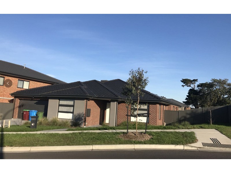 15 Murrayfield Street, Cranbourne East VIC 3977