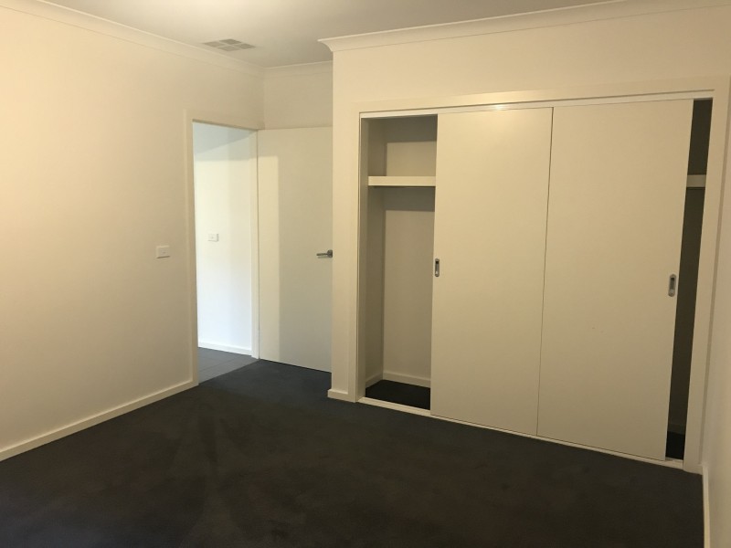 15 Murrayfield Street, Cranbourne East VIC 3977