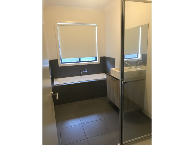 15 Murrayfield Street, Cranbourne East VIC 3977