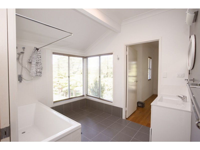 66 North Road, Lower Beechmont QLD 4211