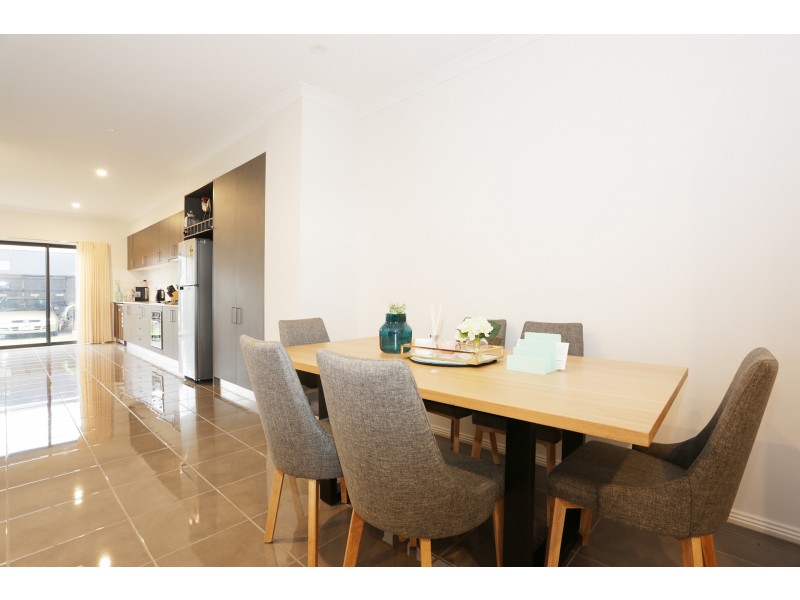 71 Clarendon Avenue, Craigieburn VIC 3064