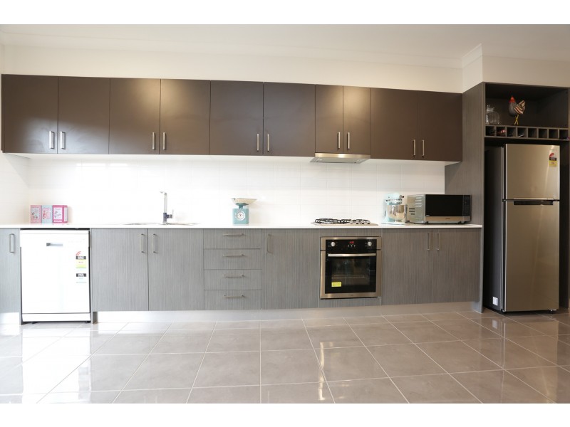 71 Clarendon Avenue, Craigieburn VIC 3064