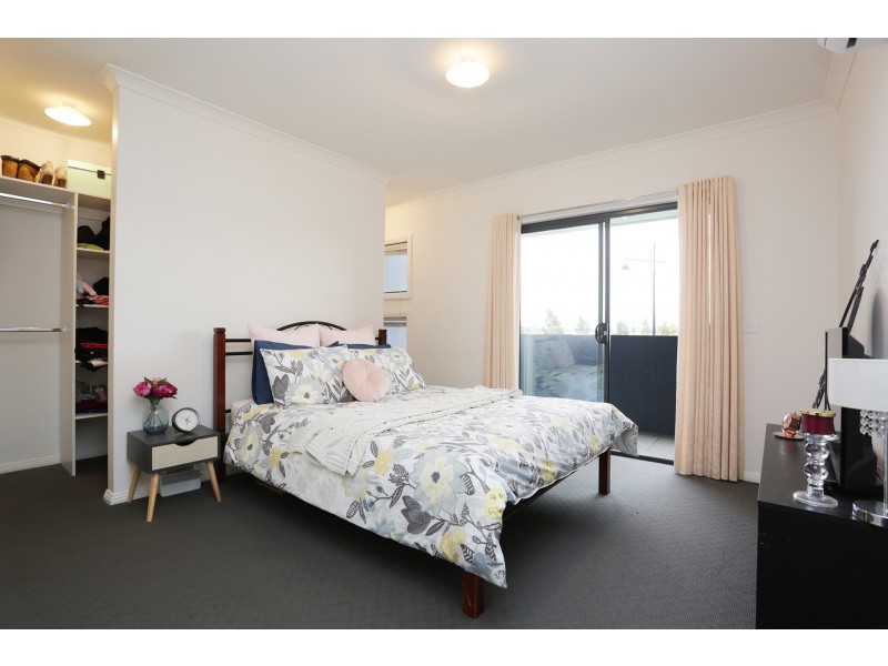 71 Clarendon Avenue, Craigieburn VIC 3064