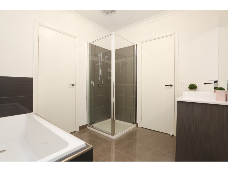 71 Clarendon Avenue, Craigieburn VIC 3064