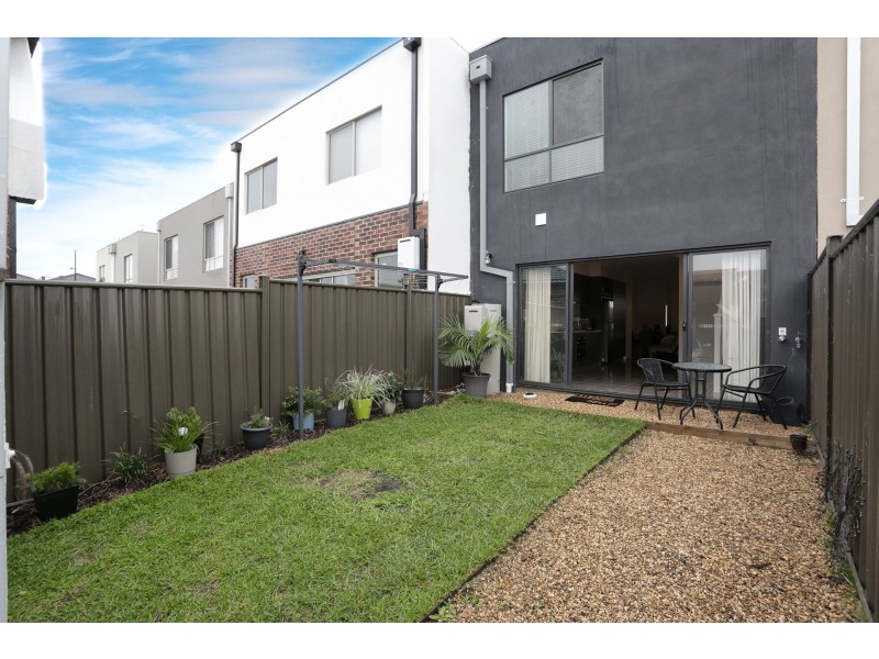 71 Clarendon Avenue, Craigieburn VIC 3064