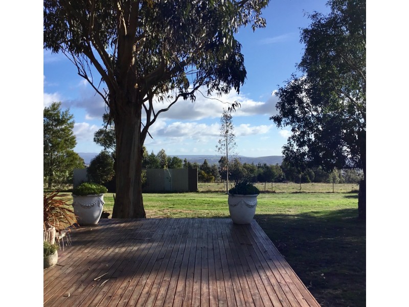 2 Granite Hills Rd, Highlands VIC 3660