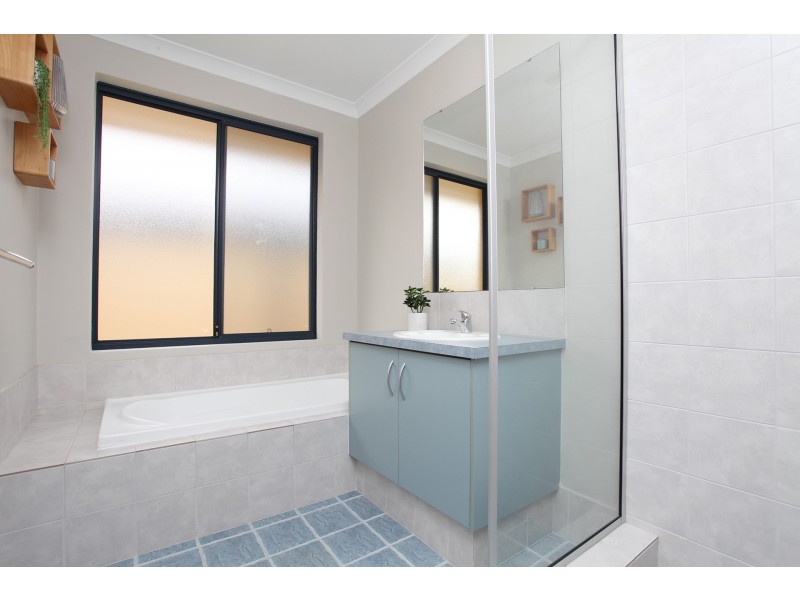 6 Kwella Entrance, Greenfields WA 6210