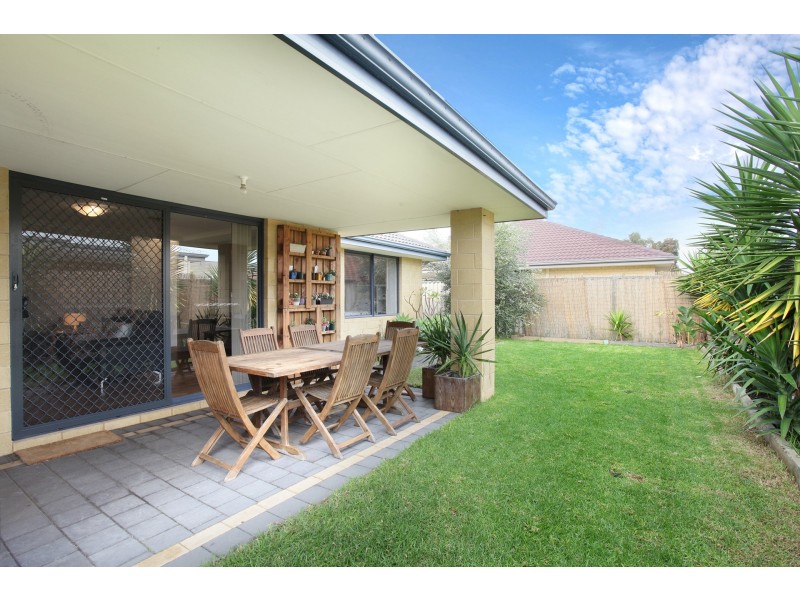 6 Kwella Entrance, Greenfields WA 6210