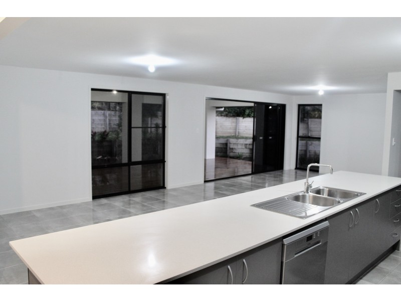 12 Fairview Court, Mooloolah Valley QLD 4553