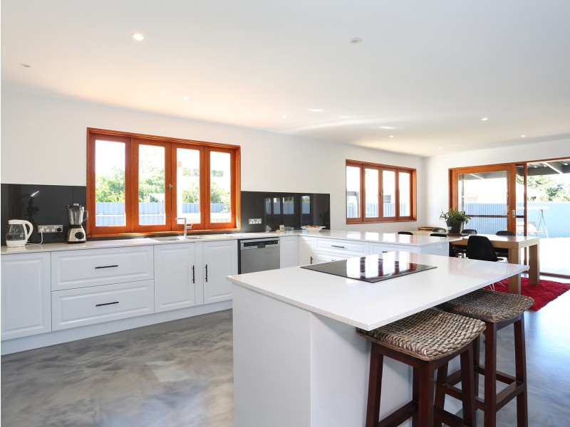 73 River Crescent, Broadbeach Waters QLD 4218