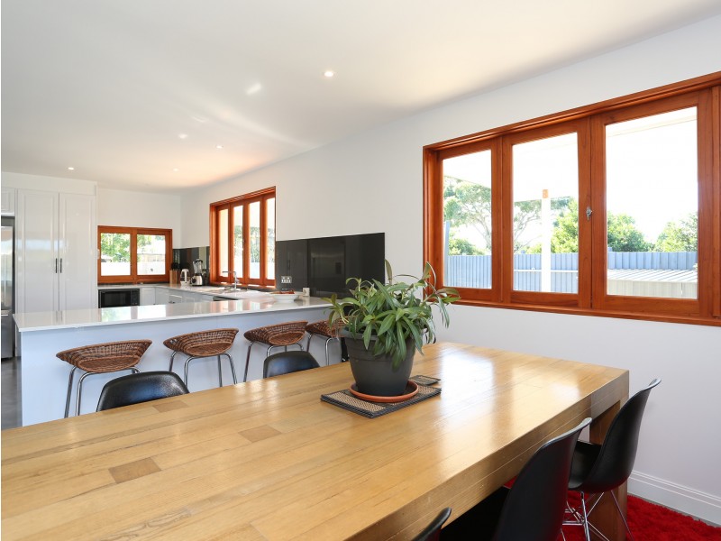 73 River Crescent, Broadbeach Waters QLD 4218