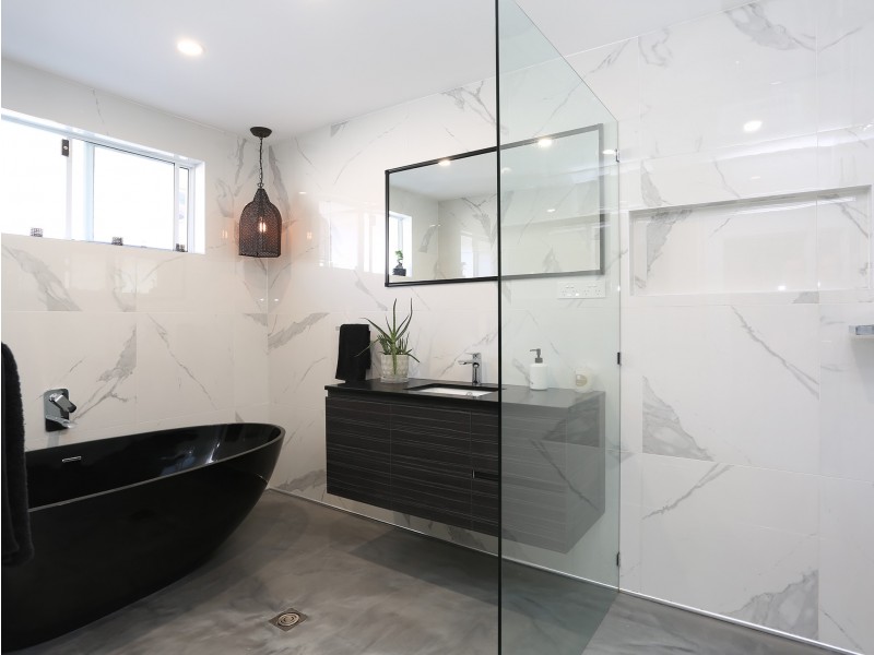 73 River Crescent, Broadbeach Waters QLD 4218