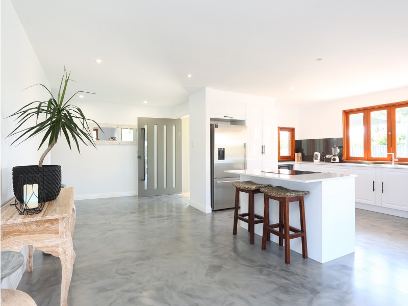 73 River Crescent, Broadbeach Waters QLD 4218