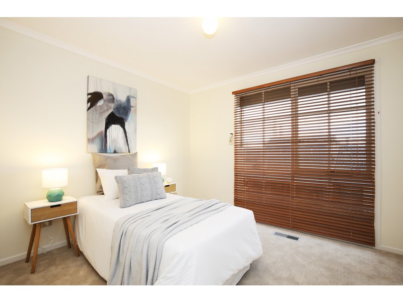 18 Centenary Drive, Mill Park VIC 3082