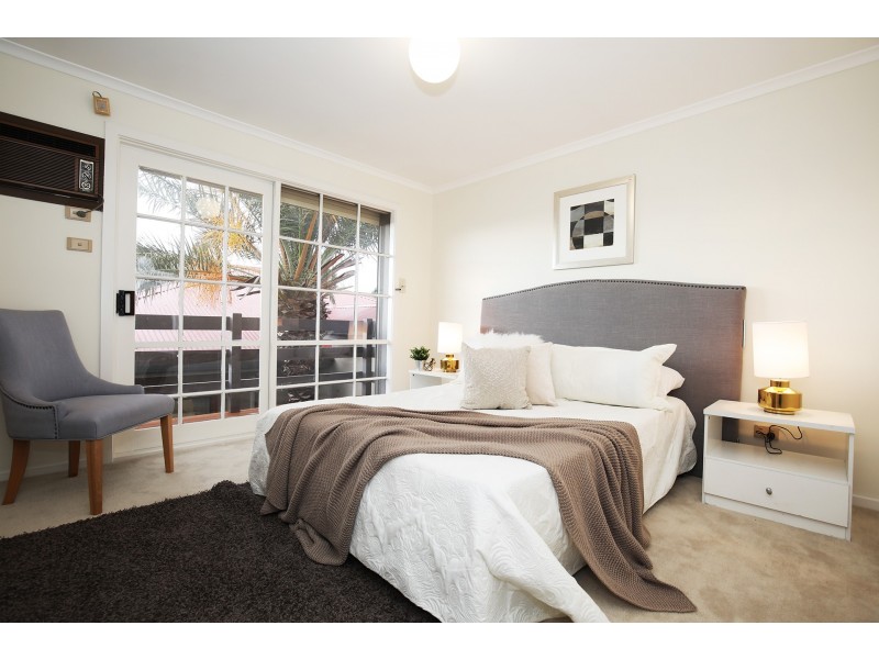 18 Centenary Drive, Mill Park VIC 3082