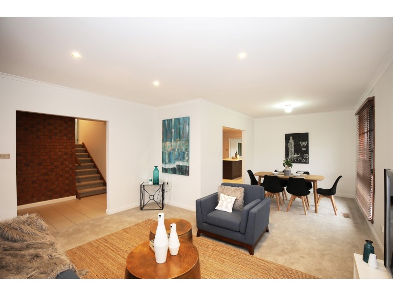 18 Centenary Drive, Mill Park VIC 3082