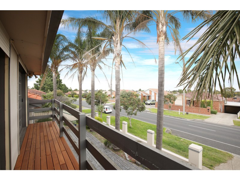 18 Centenary Drive, Mill Park VIC 3082