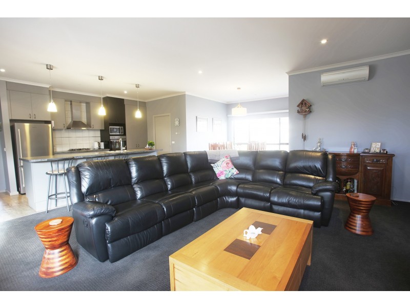 2/12 Bell Street, Creswick VIC 3363