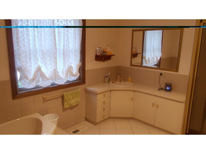 136 Remembrance Drive, Cardigan VIC 3352