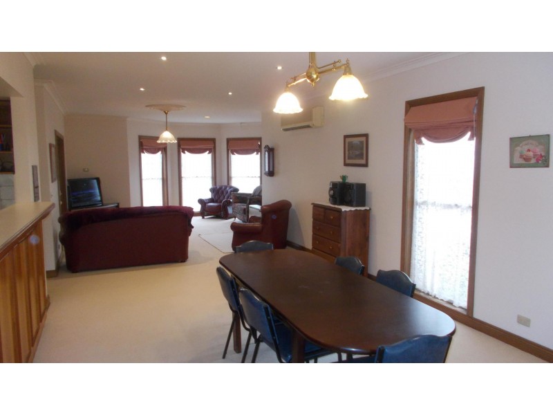 136 Remembrance Drive, Cardigan VIC 3352