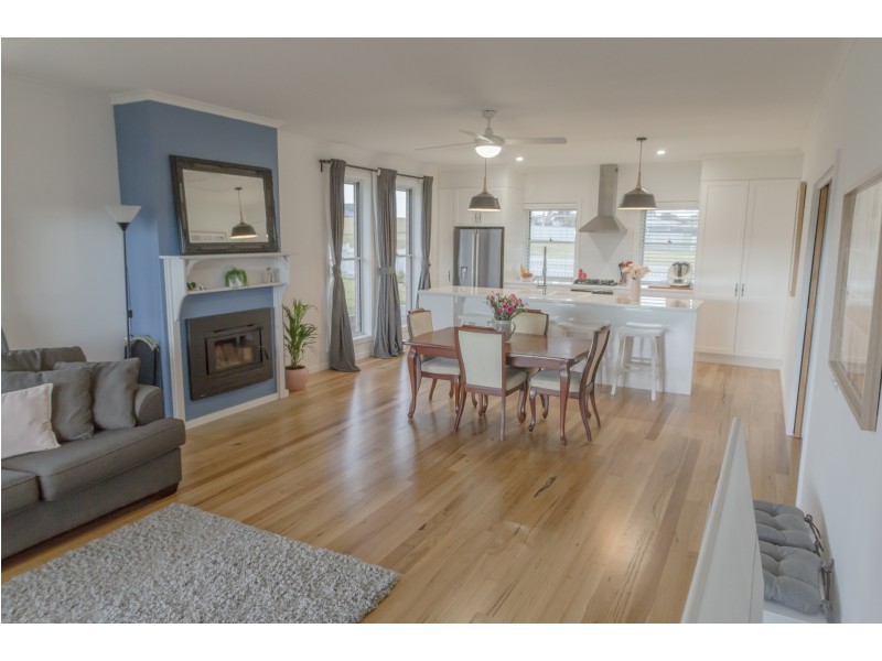 5 Joy Place, Moruya NSW 2537