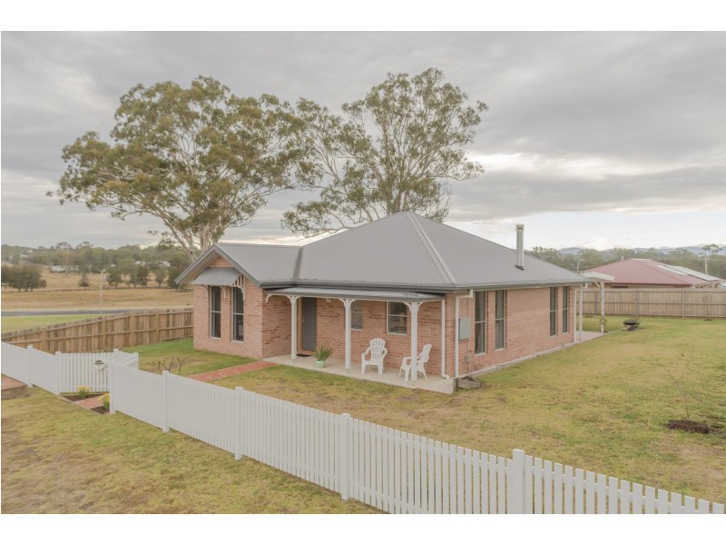 5 Joy Place, Moruya NSW 2537