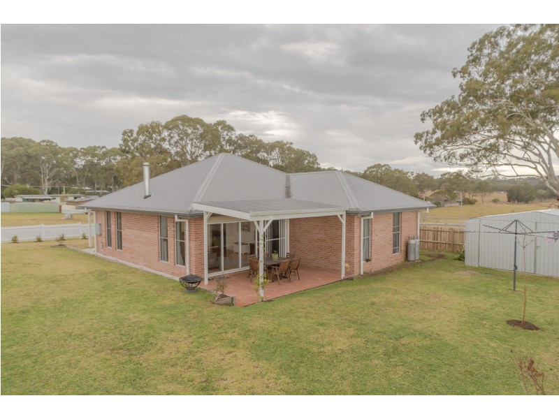 5 Joy Place, Moruya NSW 2537