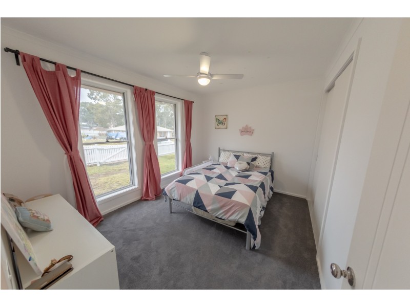 5 Joy Place, Moruya NSW 2537