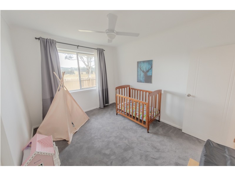 5 Joy Place, Moruya NSW 2537