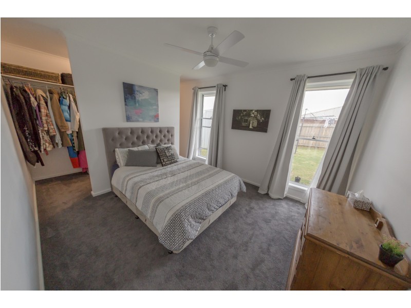 5 Joy Place, Moruya NSW 2537