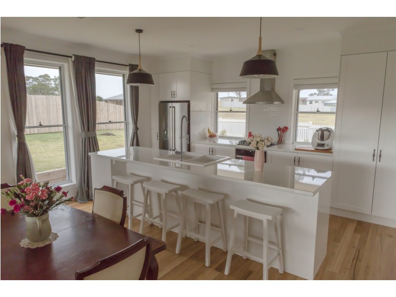 5 Joy Place, Moruya NSW 2537