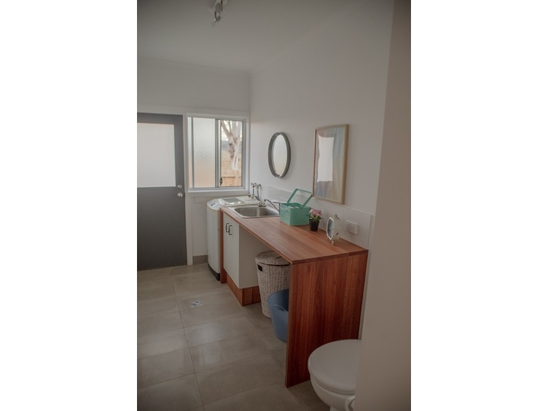 5 Joy Place, Moruya NSW 2537