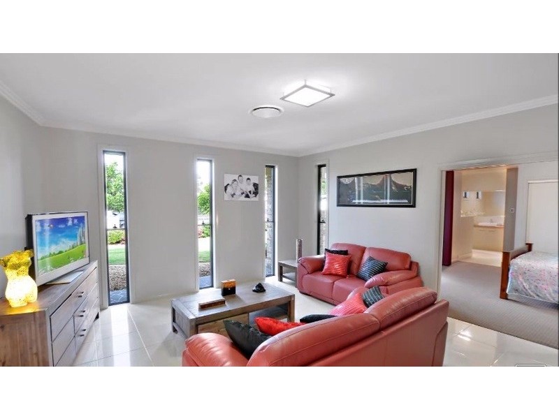 15 Jack Holt Place, Mount Crosby QLD 4306