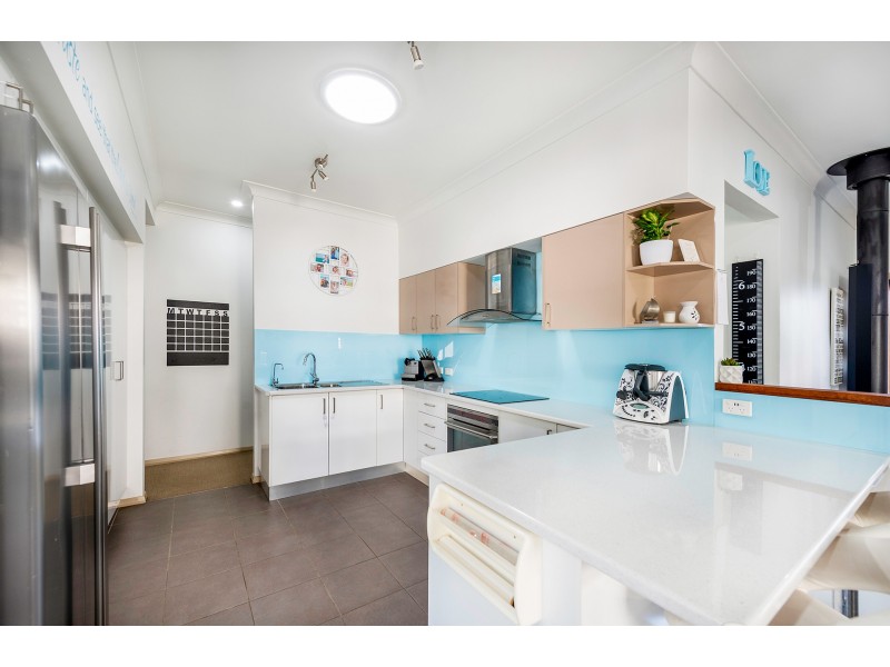 8 Ada Street, Mount Hutton NSW 2290