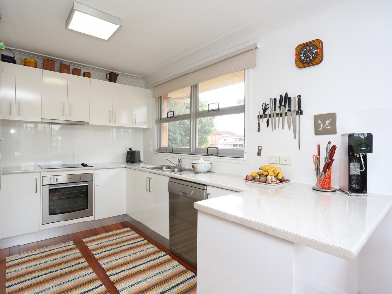 17 Heydon Avenue, Labrador QLD 4215