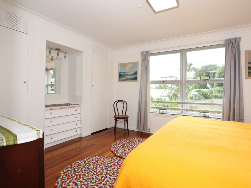 17 Heydon Avenue, Labrador QLD 4215