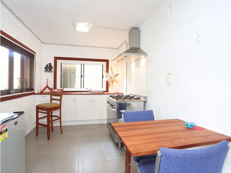 17 Heydon Avenue, Labrador QLD 4215