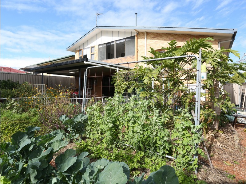 17 Heydon Avenue, Labrador QLD 4215