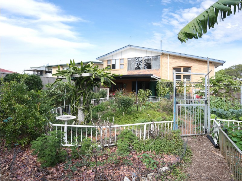 17 Heydon Avenue, Labrador QLD 4215