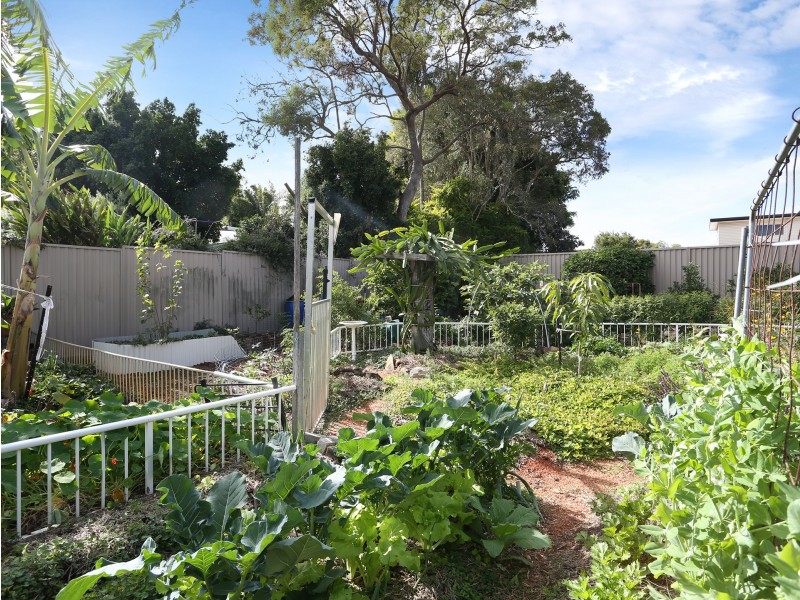 17 Heydon Avenue, Labrador QLD 4215