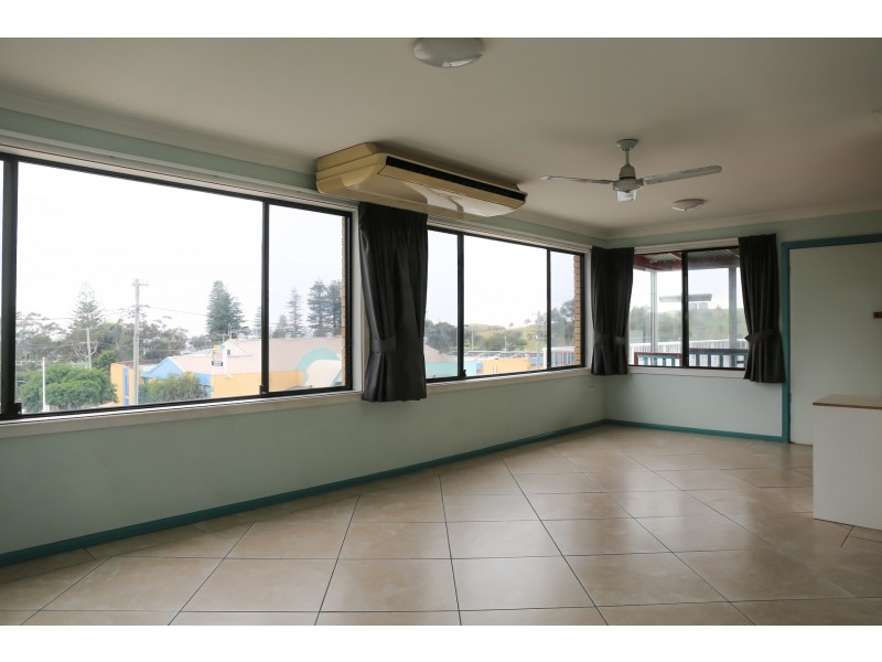 4 East Street, Crescent Head NSW 2440
