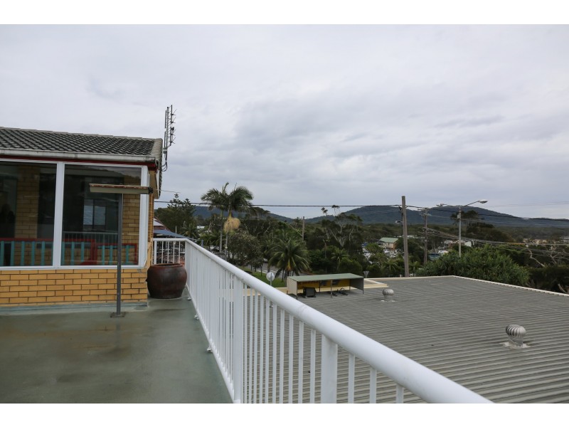 4 East Street, Crescent Head NSW 2440