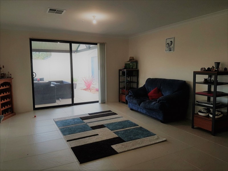 11 Tandure Heights, Lakelands WA 6180